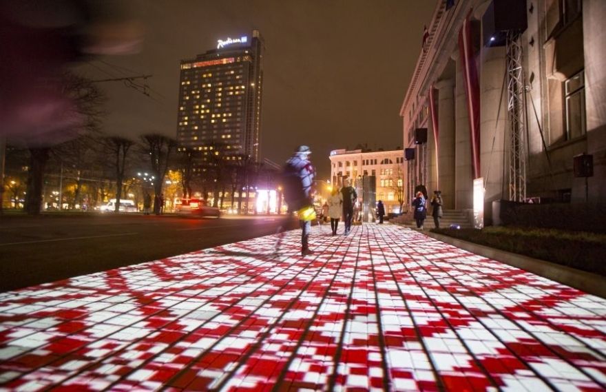 Foto: Ko par festivāla "Staro Rīga" gaismas objektiem stāsta paši to veidotāji