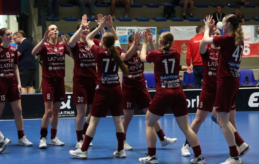 Foto: Latvijas juniores atgriežas pasaules florbola elitē