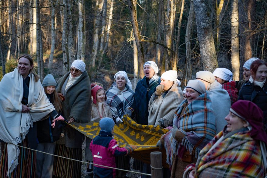 FOTO: Lēdurgas dendroparkā modināti putni un sagaidīta Lielā diena