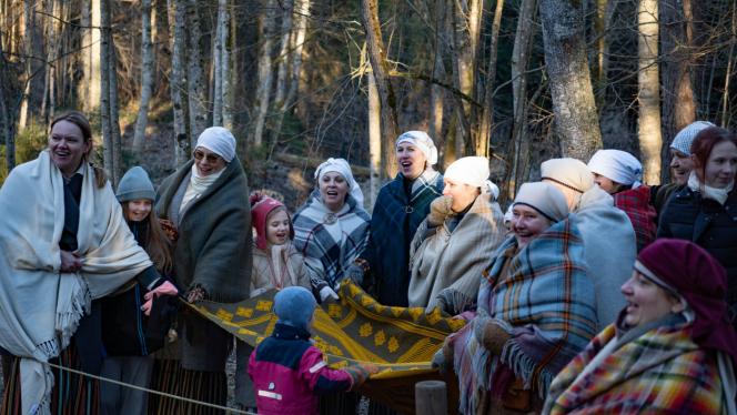 Attēls rakstam: FOTO: Lēdurgas dendroparkā modināti putni un sagaidīta Lielā diena