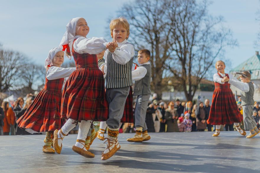 Foto: Lieldienas Jūrmalā aizvadītas krāsaini, ģimeniski un tradīcijām bagāti