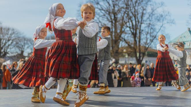 Attēls rakstam: Foto: Lieldienas Jūrmalā aizvadītas krāsaini, ģimeniski un tradīcijām bagāti