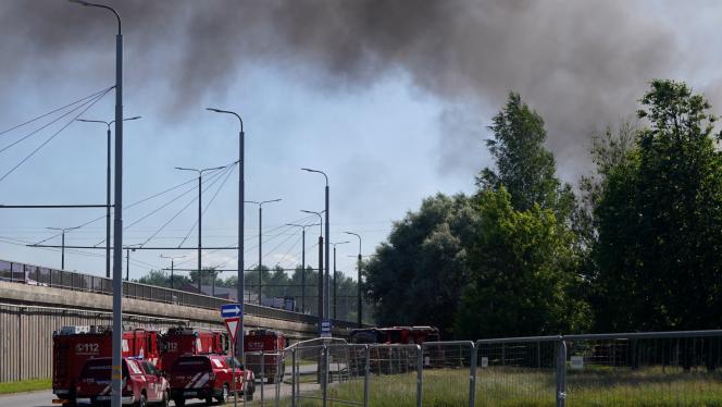 Attēls rakstam: FOTO: Lokalizēts plašais ugunsgrēks Ulmaņa gatvē, evakuēti aptuveni 380 cilvēku