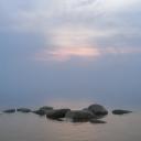 Attēls rakstam: FOTO: Nakts un rīta biezā migla iedzīvotājus mudina iemūžināt neparastos skatus