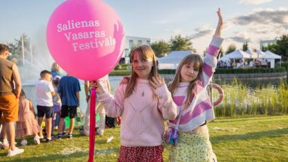 Attēls rakstam: FOTO: No aizraujošiem trikiem līdz īpašam koncertam: Ieskaties "Salienas Vasaras festivāla" spilgtākajos momentos
