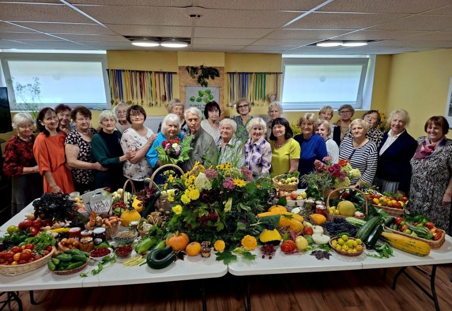 FOTO: No sēkliņas līdz ražai, no ražas – līdz dalīšanās priekam. Olaines senioru rudens pieredze