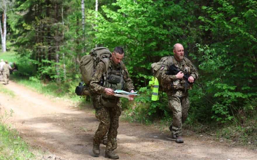 FOTO: Pārgājiens savu spēju pārbaudei un komandas garam