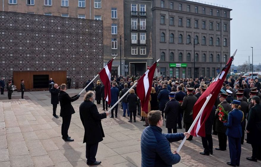 Foto: Piemin komunistiskā genocīda upurus