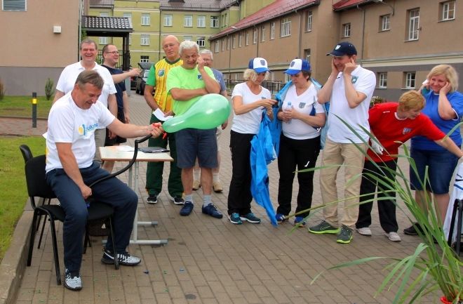 FOTO: Pierīgas pašvaldību darbinieki sporto Baldonē
