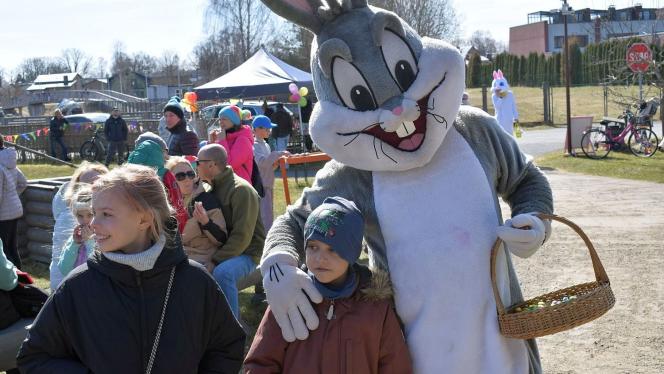 Attēls rakstam: Foto: Priecīgā, sirsnīgā un jautrā atmosfērā Lieldienas nosvinētas Ādažu novadā