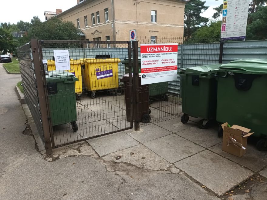 FOTO. Progress ir, bet problēmas vēl jāatrisina: Baložos mēģina sakārtot atkritumu haosu