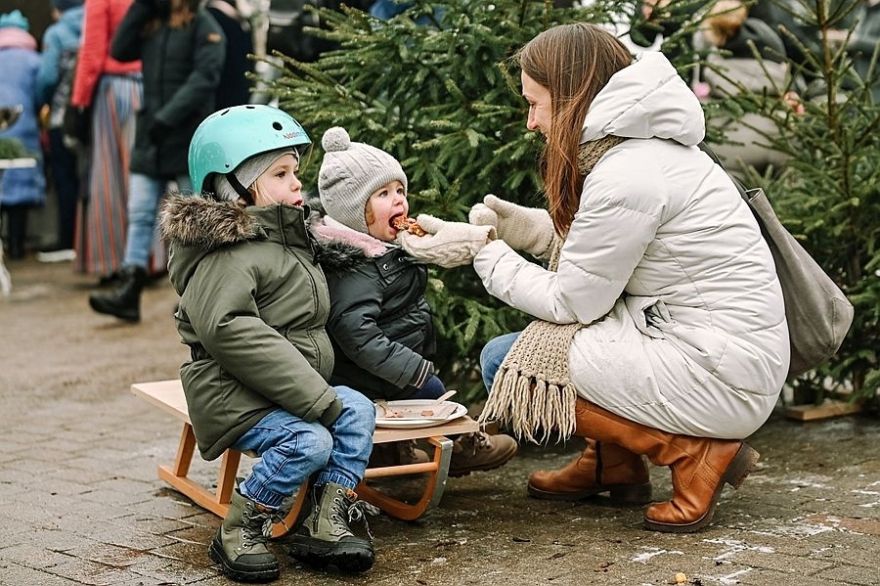 Foto: Pulcējot teju 6000 gardēžus, Siguldā aizvadīts gardēžu festivāls "Ziemas garšu svinēšana"