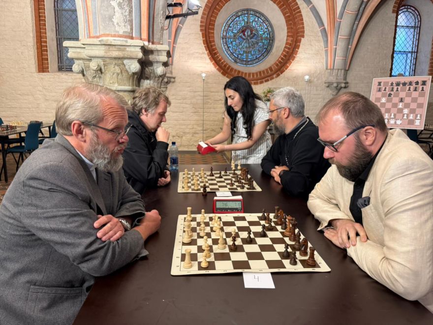 FOTO: Rīgas Domā aizvadīts pirmais vasaras šaha turnīrs “Tornis”
