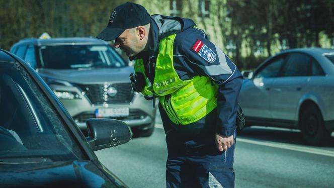 Attēls rakstam: Foto: Rīgas ielās ar 109 km stundā. Dienas laikā policija fiksē 1792 ātrumpārkāpumus