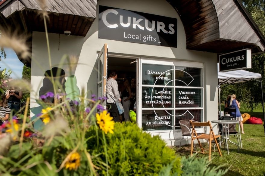 Foto: Ropažos atvērts Latvijas amatnieku veikals "Cukurs"