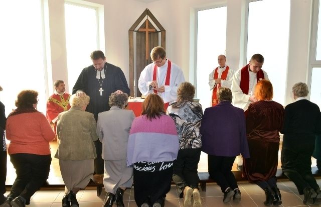 FOTO: Salaspils luterāņiem atkal ir savs, iesvētīts dievnams