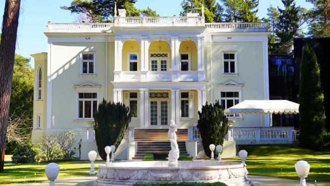 Attēls rakstam: FOTO: Saulainai brīvdienai — pastaiga pa Jūrmalas vēsturiskajām vasarnīcām