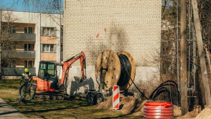 Attēls rakstam: Foto: Saulkrastos rok un pārbūvē; gājējiem jārēķinās ar pārvietošanās ierobežojumiem