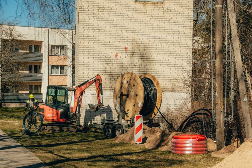 Foto: Saulkrastos rok un pārbūvē; gājējiem jārēķinās ar pārvietošanās ierobežojumiem