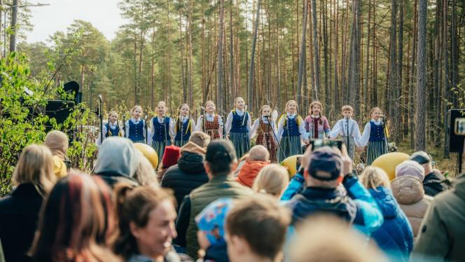 Attēls rakstam: Foto: Saulkrastu Meža parkā ieskandina pavasara saulgriežus