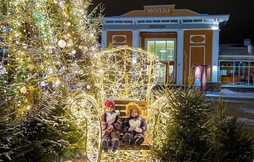 Foto: Sigulda svētkos šogad rotājas ar eņģeļu tēmu