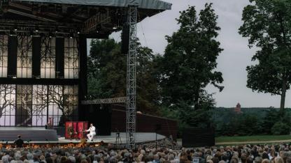 Attēls rakstam: FOTO. Siguldas pilsdrupās izskanējusi Pučīni opera “Madama Butterfly”