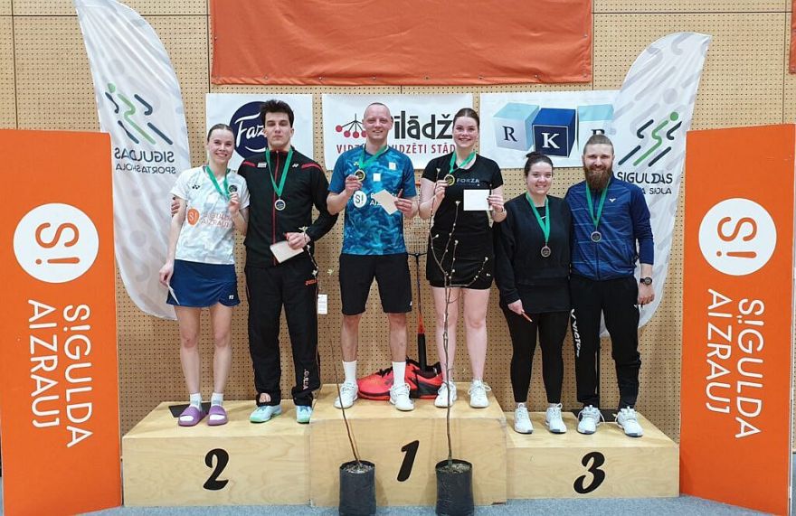 Foto: Siguldiešiem panākumi "Yonex LABL Sigulda Open" sacensībās badmintonā