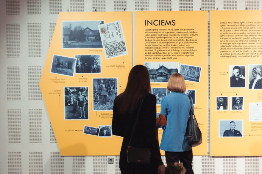 FOTO: Starp vārdu, otu, skatuvi un ekrānu. Ar personīgo stāstu konferenci un izstādi Siguldā atzīmē Anšlava Eglīša 120. jubileju