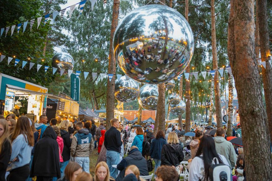FOTO: Tā Kauguri atvadījās no vasaras! 900 dejotāju, Fiņķis un iespaidīgs “Dagamba” fināls