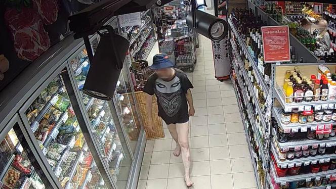 Attēls rakstam: FOTO: Uzbrūk cilvēkiem Jūrmalas veikalā. Policija aicina atsaukties cietušos
