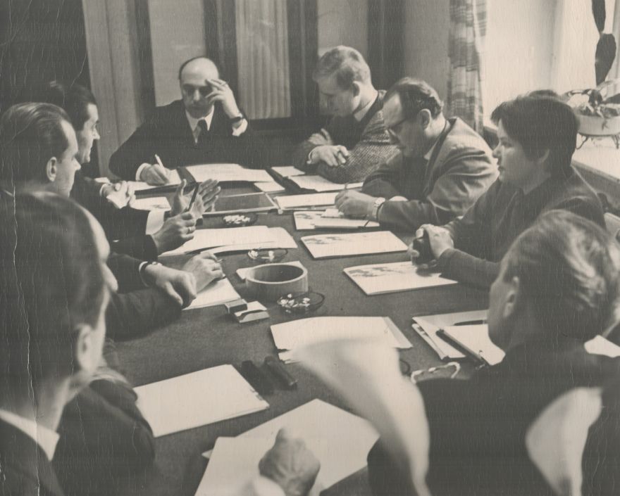 Foto: Vai atpazīsti savējos? Jūrmalas muzejs publicē vēsturiskas Slokas fabrikas fotogrāfijas