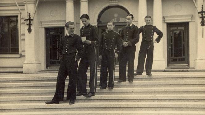 Attēls rakstam: FOTO: “Vai kāds no viņiem ir tavs tuvinieks?” – Jūrmalas muzejs aicina ieskatīties Ķemeru viesnīcas vēsturiskajās fotogrāfijās
