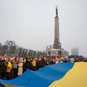 Attēls rakstam: Foto: Vairāki simti cilvēku pulcējas pie Brīvības pieminekļa Ukrainas atbalstam (papildināta)