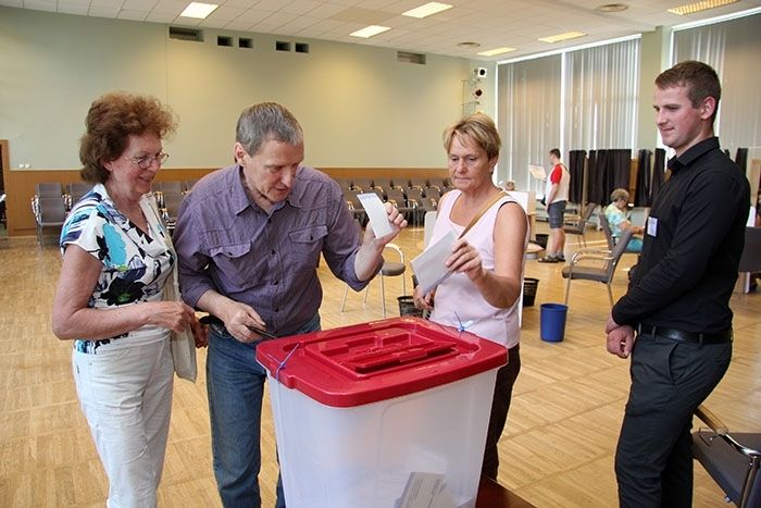 Foto, video: Pierīdznieki izvēlas savus parstāvjus Eiropas Parlamentā
