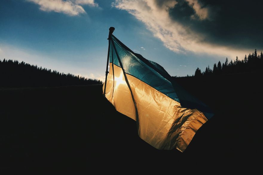 Gadiem grautā uzticība: atklāts, kā caur "Telegram" kanāliem indēta sabiedrība un uzbrukts palīdzībai Ukrainai