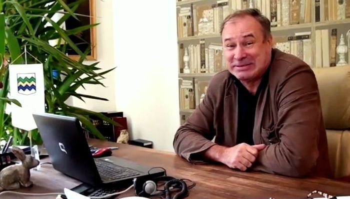 Garkalnes mērs atbalsta Žagaru un pielīdzina Grendi "TV diktorītēm" 