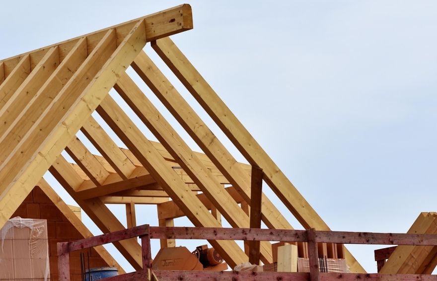 Ģenerālprokuratūra lūgta vērtēt Mārupes un Salaspils novada praksi paaugstinātās 3% NĪN likmes piemērošanā