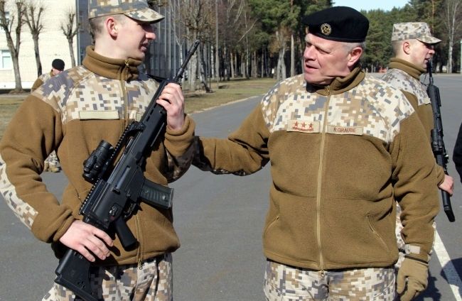 Graube: obligātais militārais dienests šobrīd nav nepieciešams