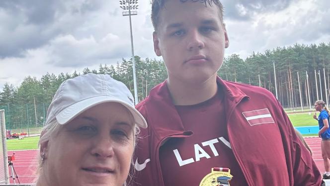 Attēls rakstam: «Gribu aizmest veseri tālāk par 70 metriem.» 16 gadus vecais Ralfs Kumermanis tēmē uz Eiropas virsotni