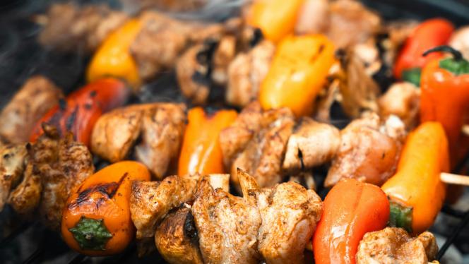Attēls rakstam: Grilē gudri: šefpavāra padomi izdevīgai un daudzveidīgai grilēšanai