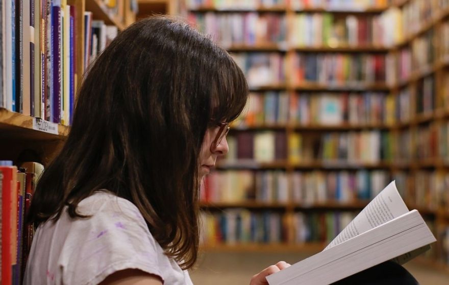 Iedzīvotāji pauž bažas par bibliotēku likvidēšanu un optimizēšanu Jūrmalā