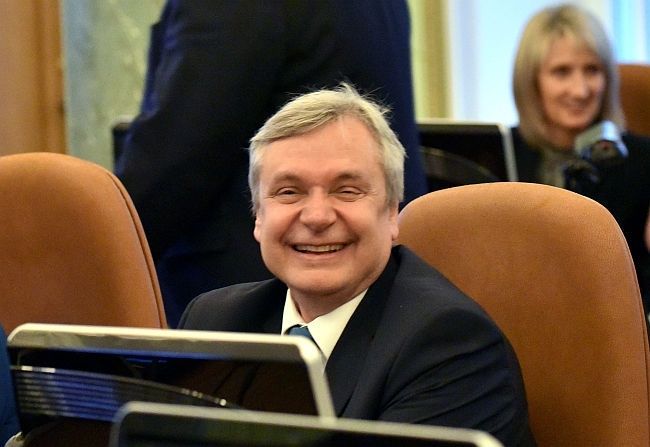 Iedzīvotājiem šķiet, ka žagarus pelnījis Šadurskis un Āboltiņa, bet lielāko dāvanu - Vējonis un Ušakovs