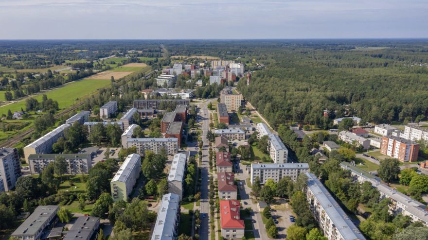 Iespēja tikt pie īpašuma Olainē! "Latvijas pasts" izsolē piedāvā iegādāties plašu ēku centrā