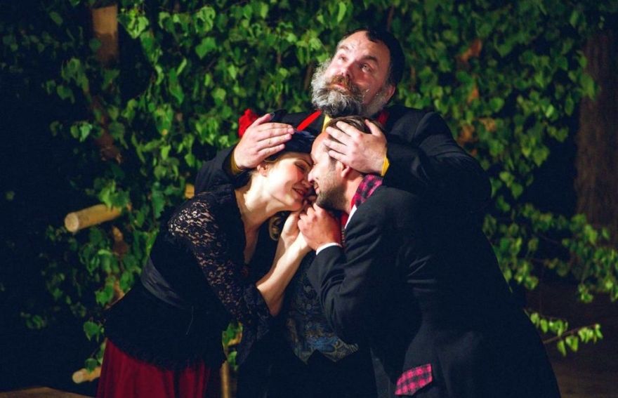 Ikšķilē ar brīvdabas izrādi "Skroderdienas Silmačos" viesosies Ogres teātris