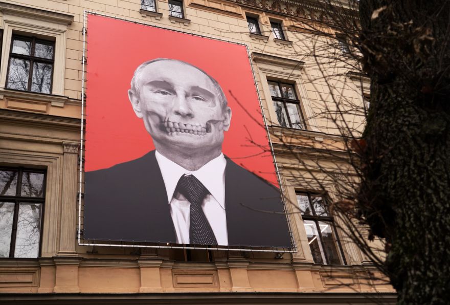 Imants Vīksne: Vēl šķipsniņa sankciju krievijas brūcītē, normalizējot karu