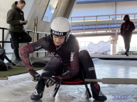 Foto: Siguldā noskaidroti "Rāmkalnu" kausa laureāti kamaniņu sportā jauniešiem