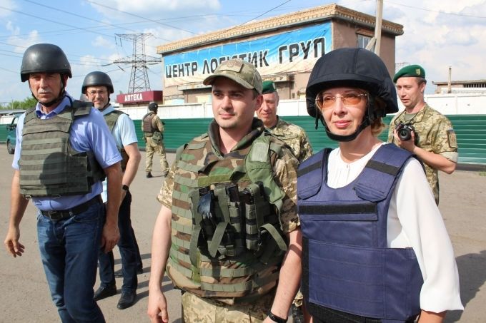 Ināra Mūrniece Ukrainā apmeklējusi militārā konflikta skarto Doņeckas apgabala teritoriju