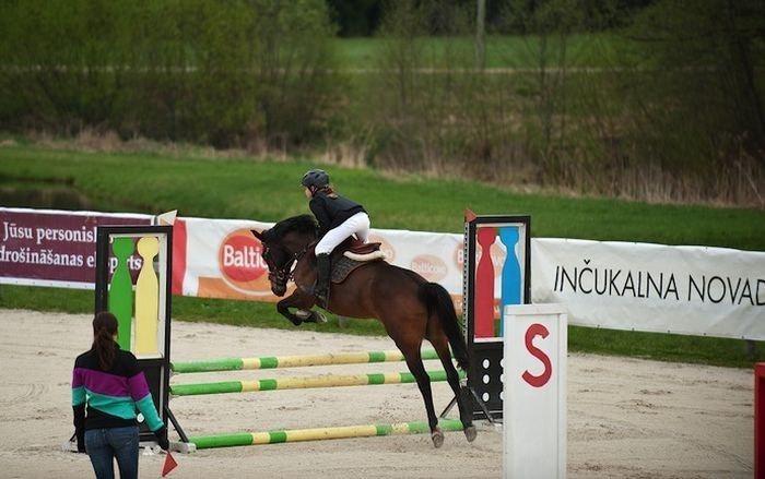 Inčukalnā atklāta jāšanas sporta sezona