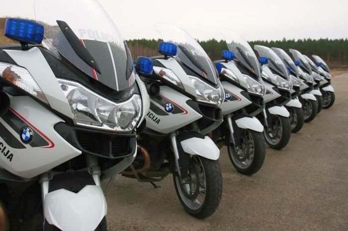Inčukalna novadā nozagts motocikls un bojātas automašīnas