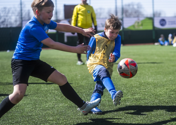Foto: Azarts, neatlaidība un spēles prieks bērnu futbola turnīrā Mārupes novadā